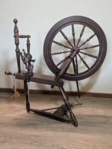 a country craftsman double drive spinning wheel